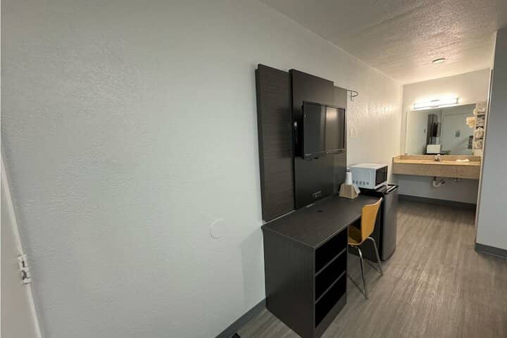 Room 7 of 18