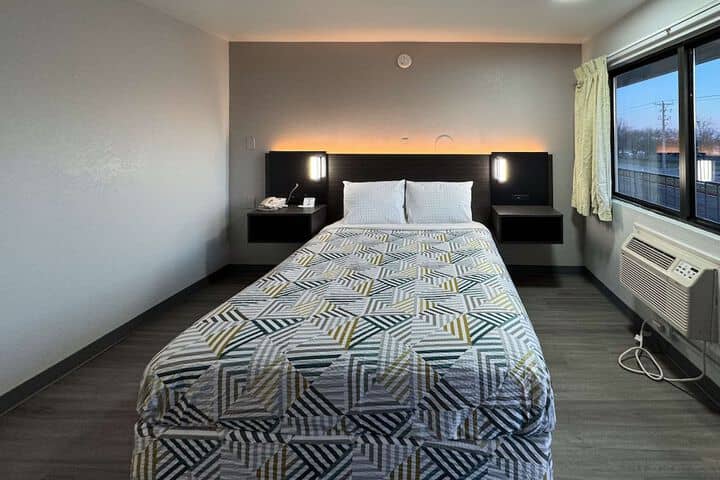 Room 9 of 18