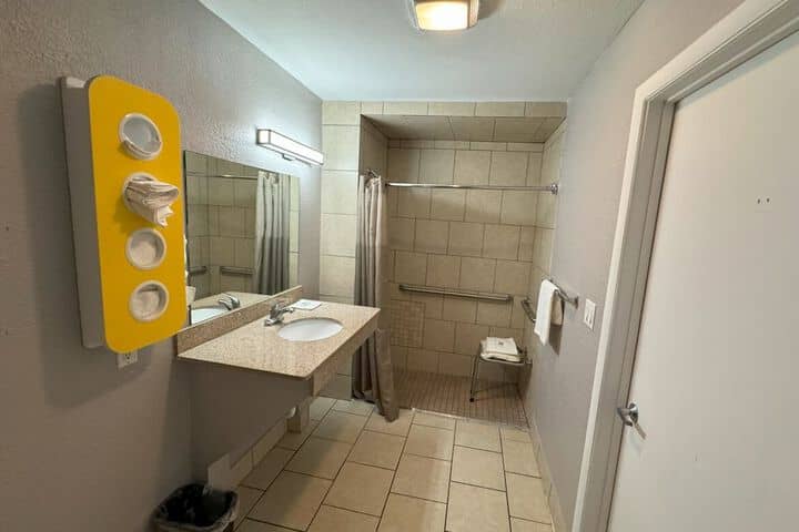 Room 15 of 18