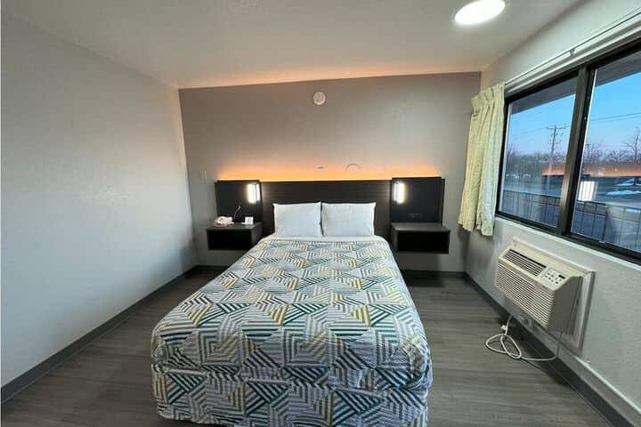 Room 8 of 18